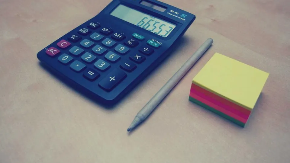 Calculator and notes for planning a website and app development budget